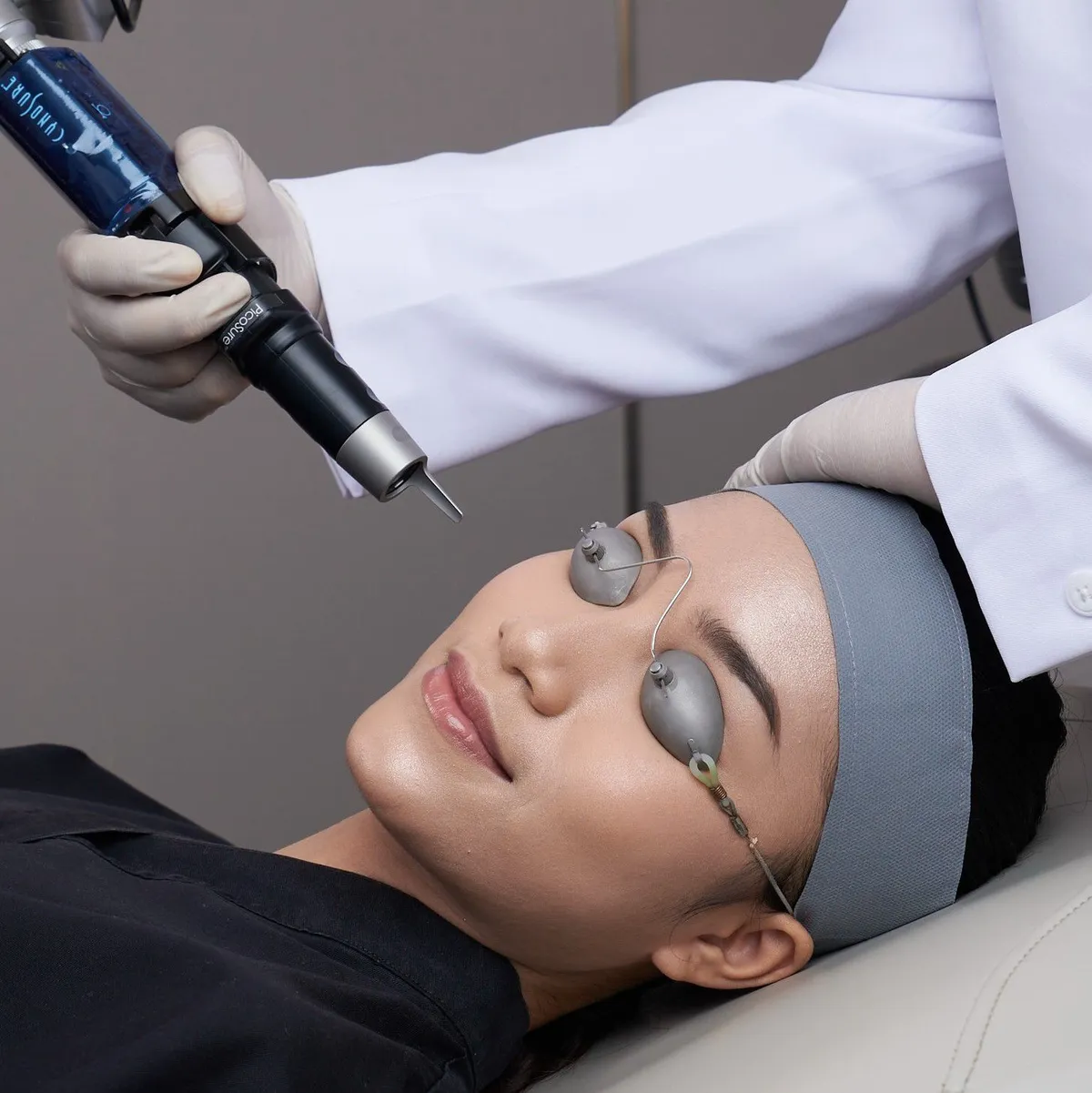 A PicoSure laser treatment in progress at Beauty & Wellness Clinic, Markham